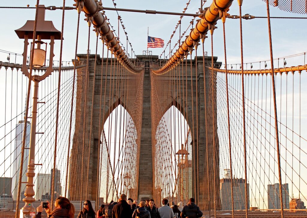 women to travel solo, brooklyn bridge