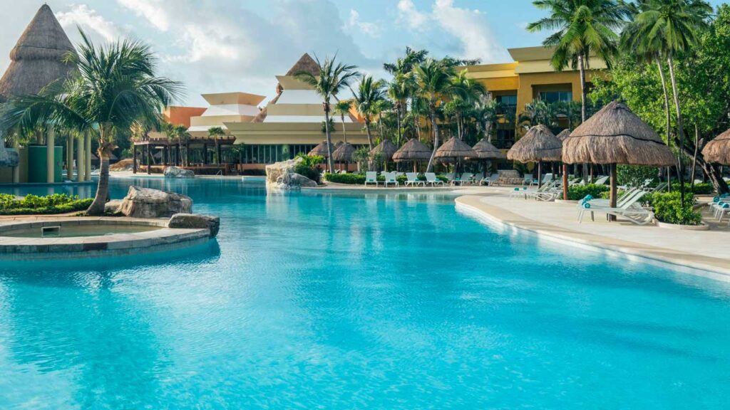 Best all-inclusive resorts for families. iberostar selection paraiso maya