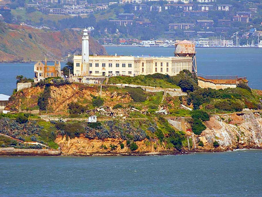 women to travel solo, alcatraz island