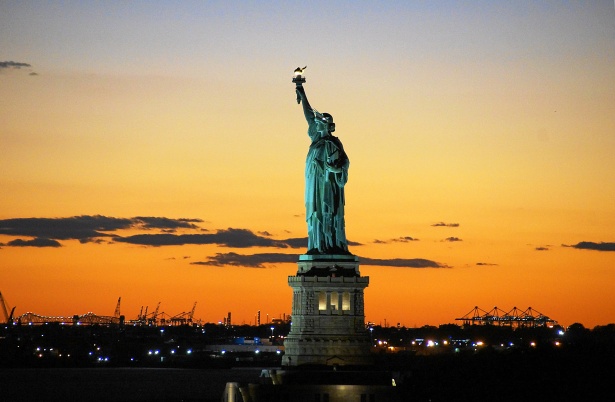 women to travel solo, statue of liberty